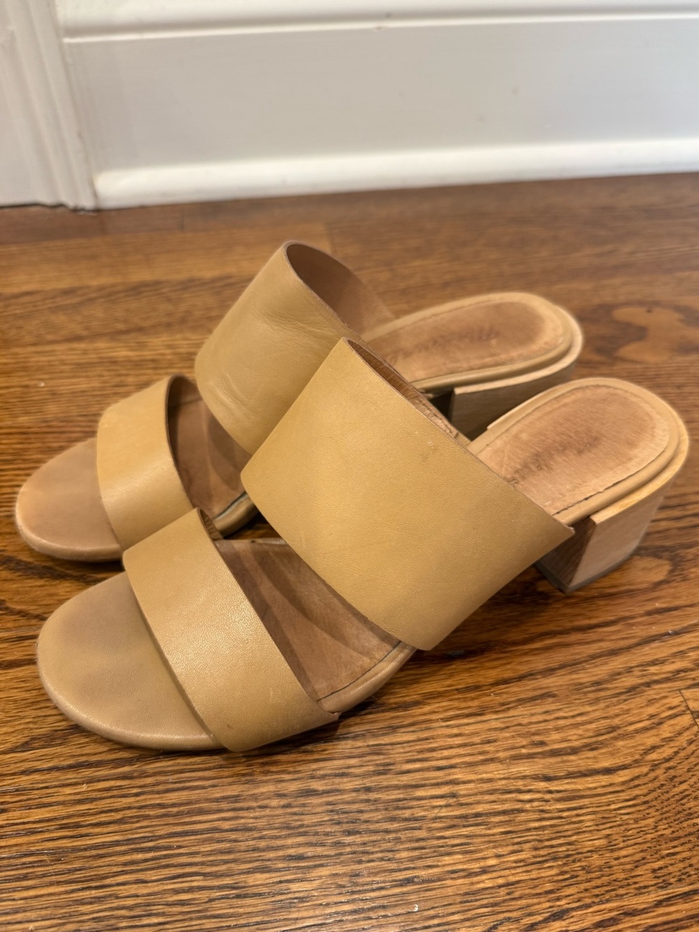 Madewell Women's Two-Band Slide Heel in Tan